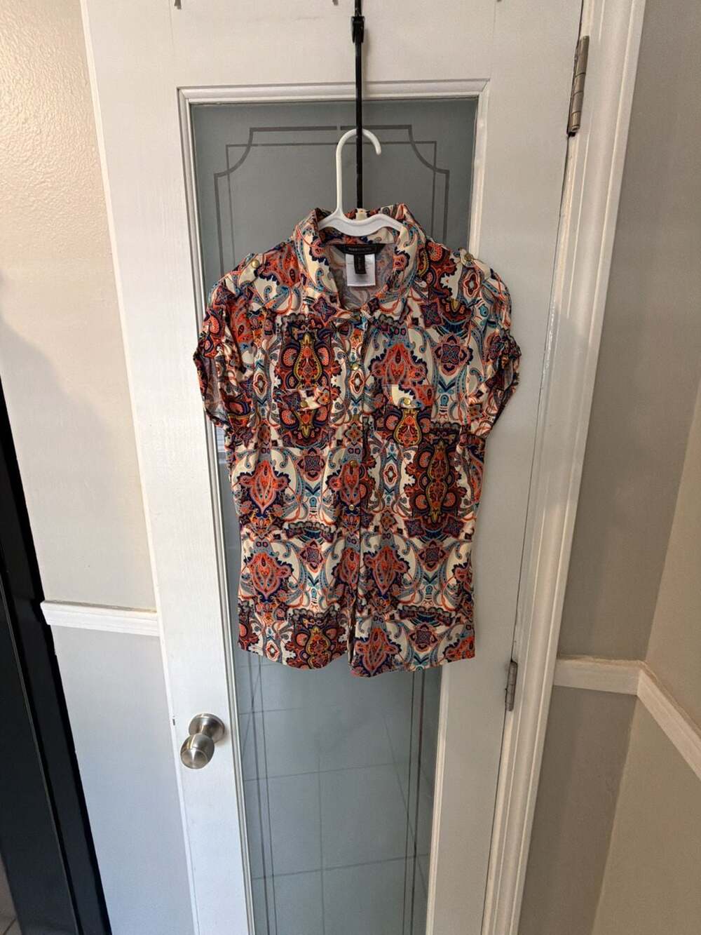 BCBGMAXAZRIA Women's Orange Blue Paisley Short Sleeve Button-Up Shirt Top Size S